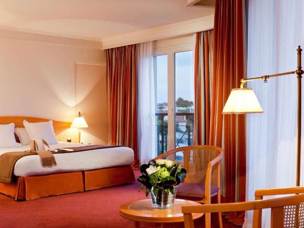 Hotel Barriere L'Hotel Du Lac Enghien-les-Bains Oda fotoğraf